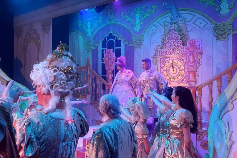 Accessible signed panto