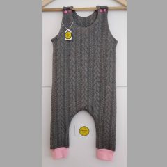 Fuzzy Bee Crafts & Quirk