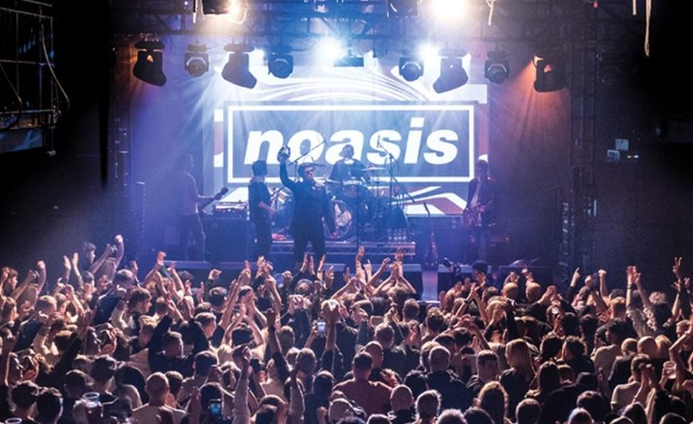 Noasis crowd